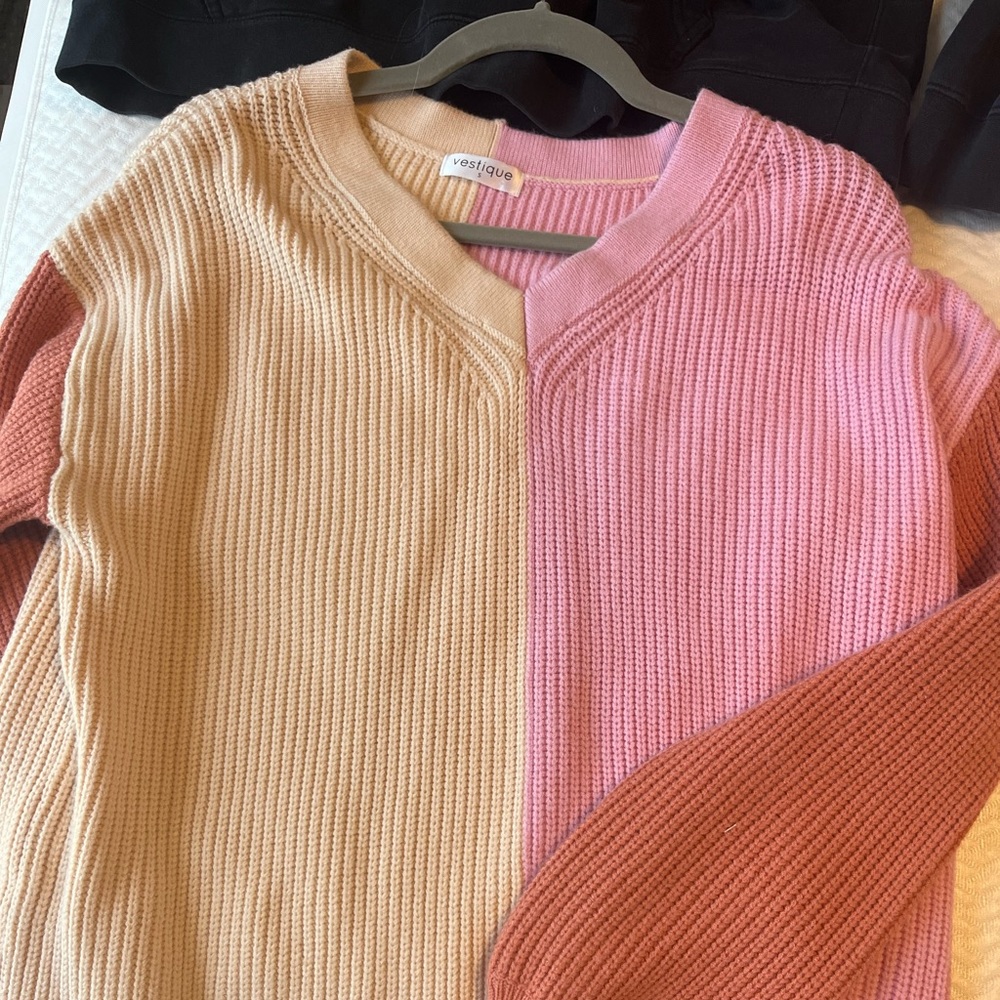 Vestique sweater size small